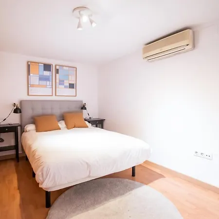 E3val1048 - Newly Decorated Flat Closed To The Cent バルセロナ