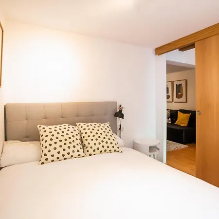 E3val1048 - Newly Decorated Flat Closed To The Cent アパート バルセロナ